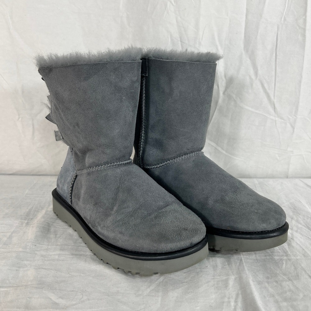 UGG Short Bailey‎ Bow II Boots Grey Gray Suede Sheepskin Lined Women 7